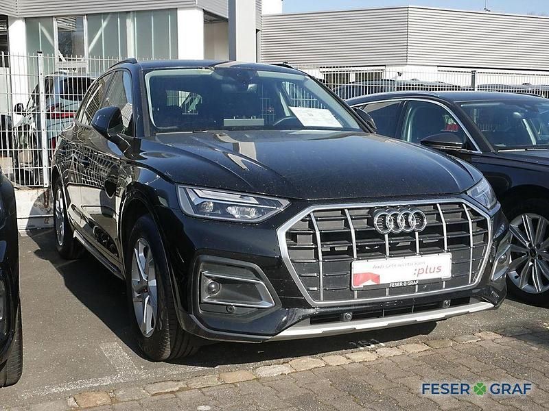 Gebraucht Audi Q5 Ambiente 163 PS (119 kW) 2022 Brillantschwarz SUV