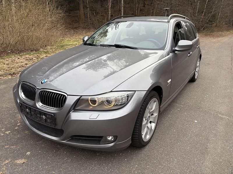Gebraucht BMW 325 218 PS (160 kW) 2009 Grau Kombi