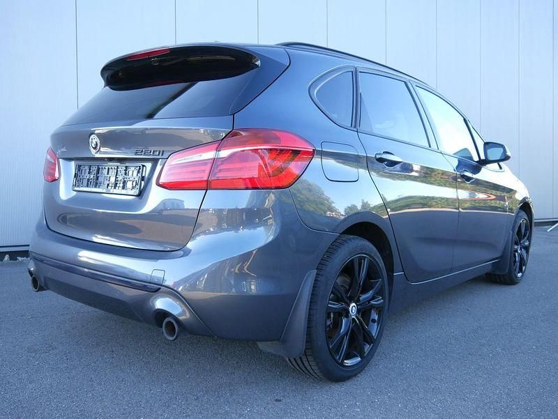 Gebraucht BMW 220 Sport Line 178 PS (130 kW) 2021 Mineralgrau Van / Kleinbus