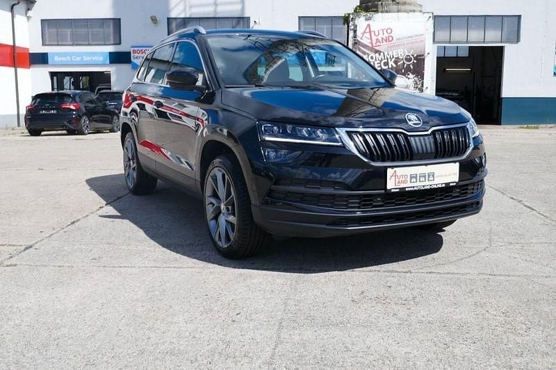 Schwarz Gebraucht 2020 Skoda Karoq Style SUV | 22.490 € (Superpreis) - Bild 1/4
