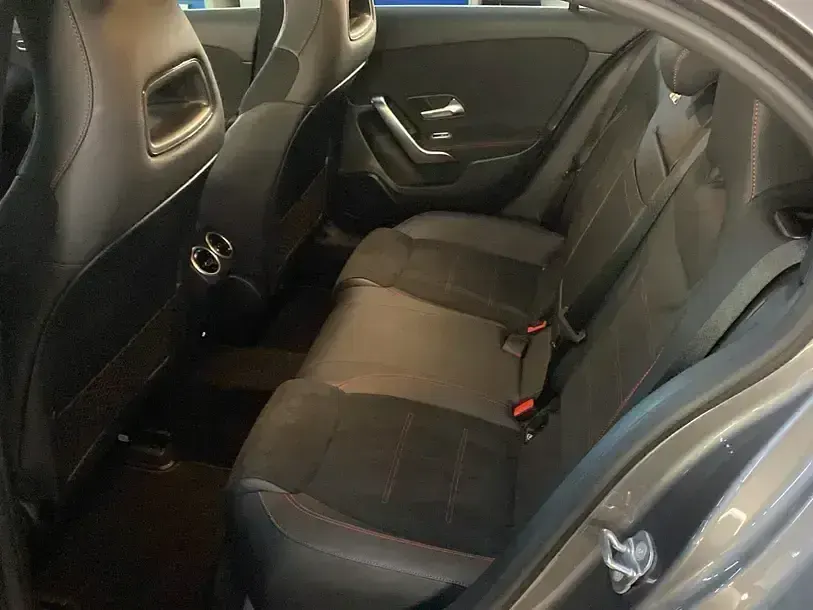 Gebraucht Mercedes A180 AMG line 150 PS (110 kW) 2025 Schwarz Limousine