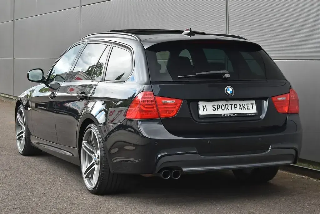 Gebraucht BMW 330 Performance 245 PS (180 kW) 2010 Schwarz Kombi