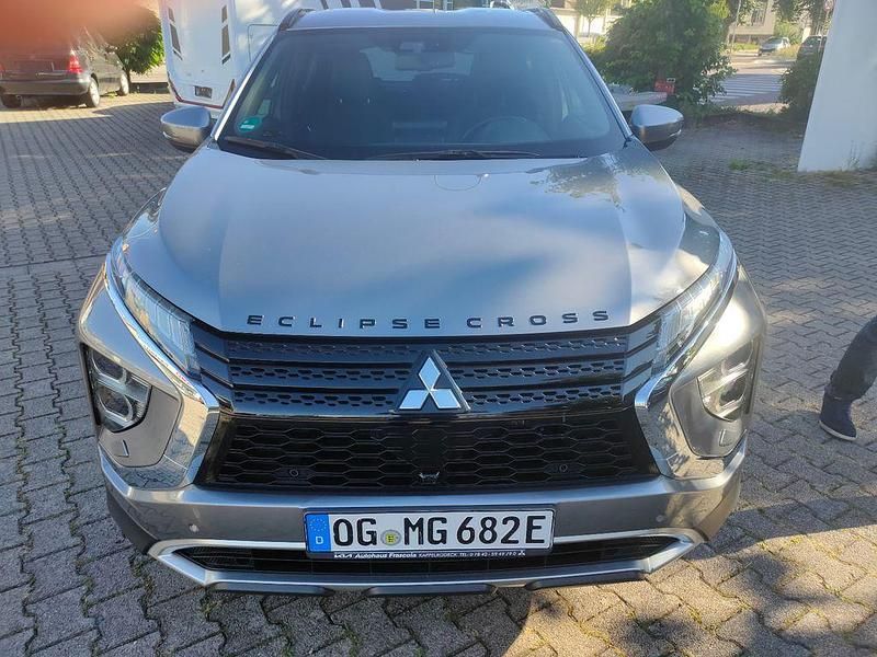 Grau Gebraucht 2021 Mitsubishi Eclipse Cross Plus SUV | 18.900 € (Fairer Preis) - Bild 1/4