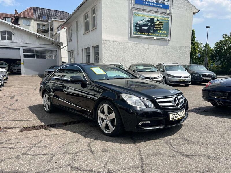 Obsidianschwarz metalliclack (metallic) Gebraucht 2009 Mercedes E250 Coupé | 14.950 € (Etwas zu teuer) - Bild 1/4