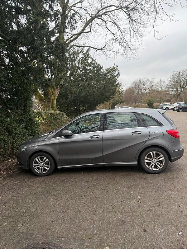 Gebraucht Mercedes B220 184 PS (135 kW) 2014 Grau Van / Kleinbus