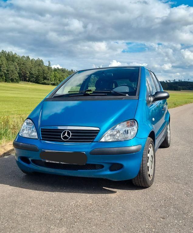 Blau Gebraucht 2002 Mercedes A160 Classic Van / Kleinbus | 1.650 € (Fairer Preis) - Bild 1/4