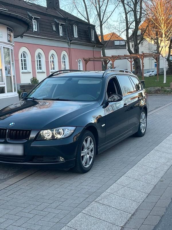 Gebraucht BMW 320 163 PS (119 kW) 2007 Schwarz Kombi