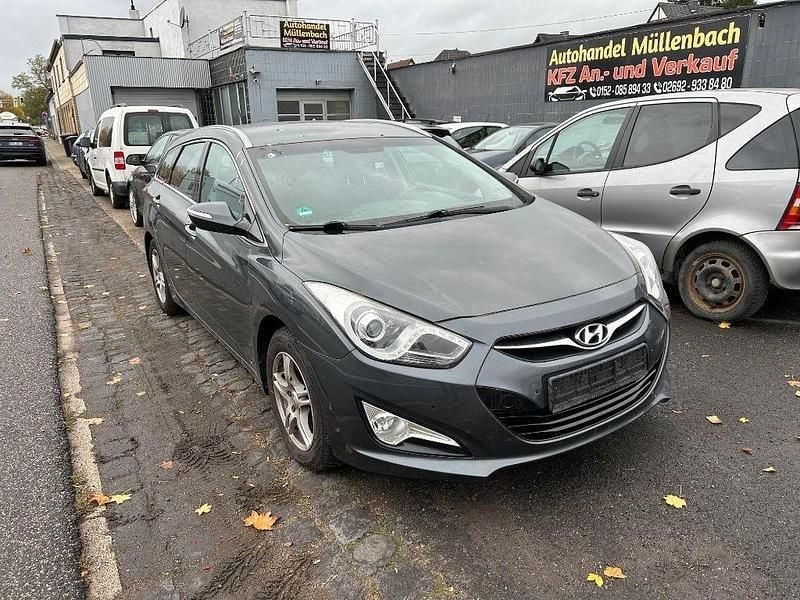 Grau Gebraucht 2012 Hyundai i40 Style Kombi | 3.950 € (Guter Preis) - Bild 1/4
