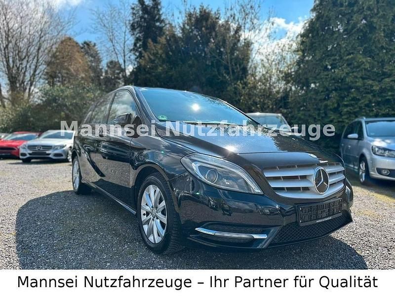 Gebraucht Mercedes B200 136 PS (100 kW) 2012 Schwarz Van / Kleinbus