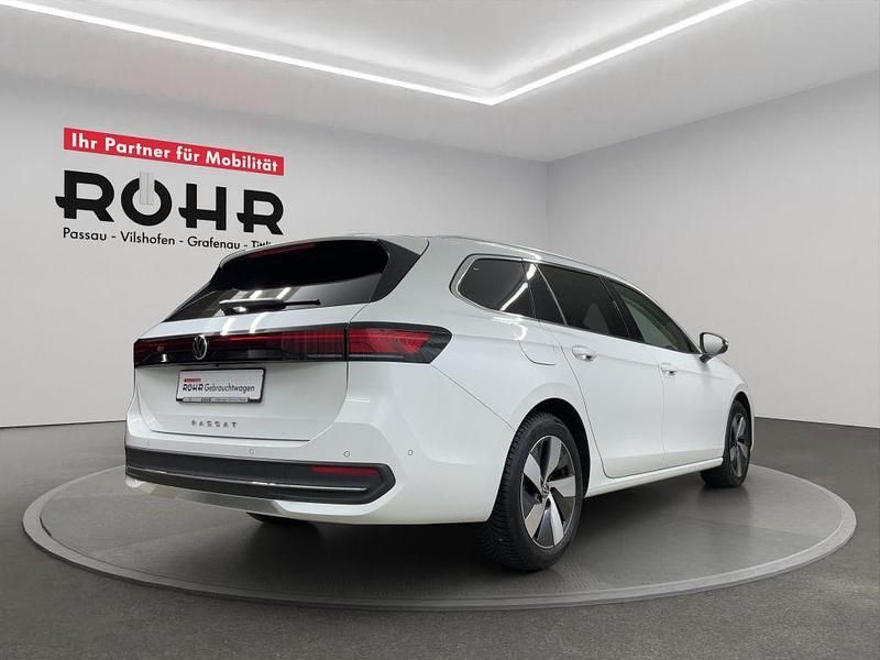 Gebraucht VW Passat Business 150 PS (110 kW) 2025 Oryxweiss perlmutteffekt Kombi