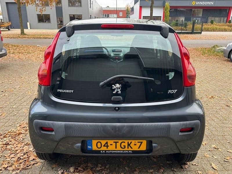Gebraucht Peugeot 107 68 PS (50 kW) 2012 Grau Kleinwagen