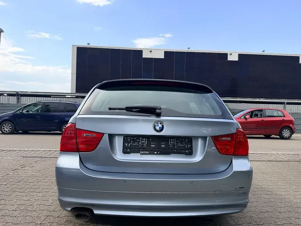 Gebraucht BMW 318 143 PS (105 kW) 2012 Blau Kombi