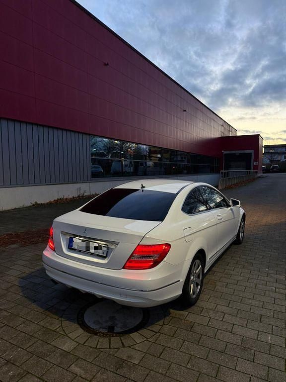 Gebraucht Mercedes C180 156 PS (114 kW) 2012 Weiß Coupé