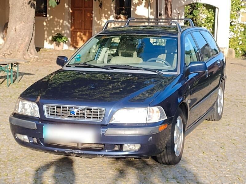 Blau Gebraucht 2002 Volvo V40 Comfort Kombi | 900 € (Superpreis) - Bild 1/4