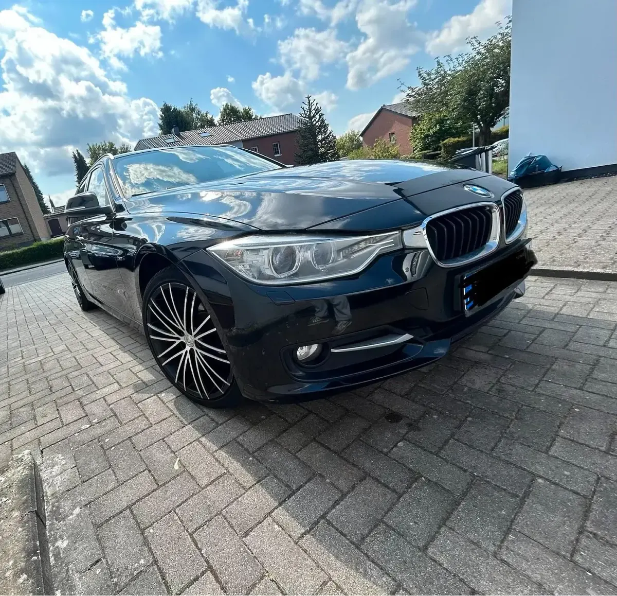 Gebraucht BMW 320 163 PS (119 kW) 2013 Schwarz Kombi