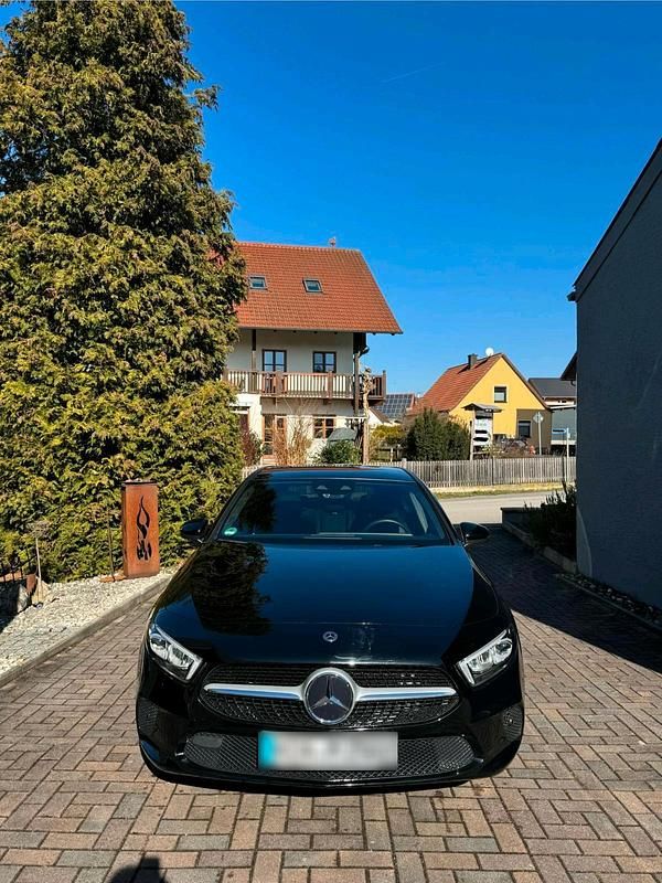 Gebraucht Mercedes A200 163 PS (119 kW) 2020 Schwarz Limousine