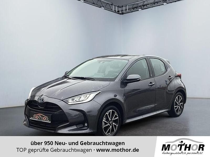 Grau Gebraucht 2023 Toyota Yaris Limousine | 19.989 € (Guter Preis) - Bild 1/4