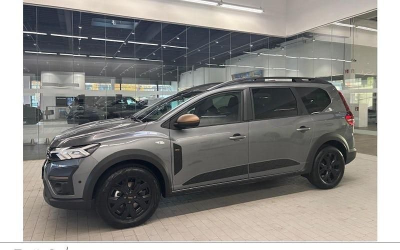 Dolomitgrau metallic (kqg) Gebraucht 2024 Dacia Jogger Extreme Van / Kleinbus | 23.880 € (Fairer Preis) - Bild 1/4