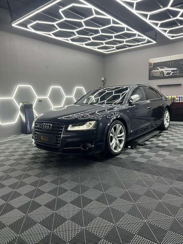 Blau Gebraucht 2014 Audi S8 Exclusive Limousine | 37.000 € (Guter Preis) - Bild 1/4