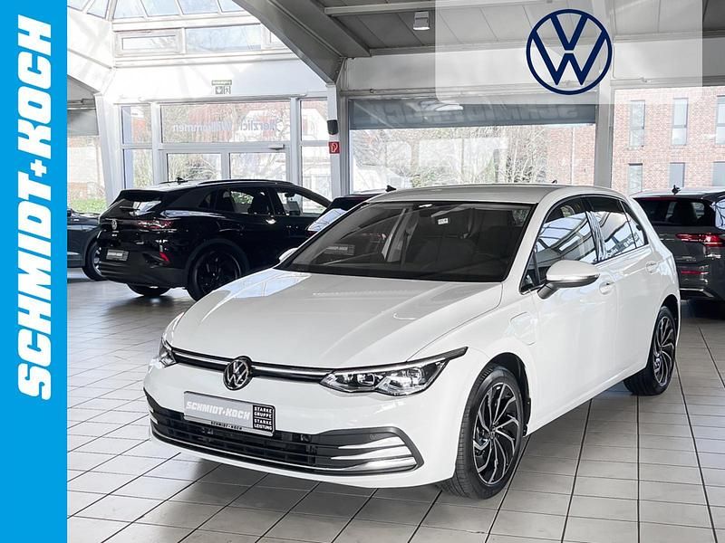 Pure white (weiß) Gebraucht 2022 VW Golf VIII Style | 23.950 € (Fairer Preis) - Bild 1/4