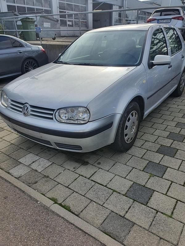 Silber Gebraucht 2000 VW Golf IV Kleinwagen | 1.000 € (Superpreis) - Bild 1/4