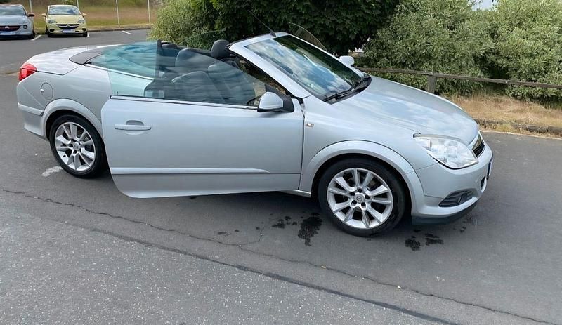 Gebraucht Opel Astra Cabriolet 140 PS (102 kW) 2007 Silber Cabrio