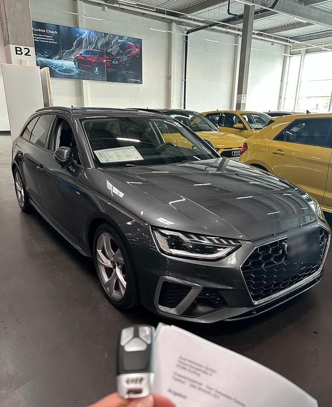 Grau Gebraucht 2021 Audi A4 Ambiente Kombi | 29.700 € (Etwas zu teuer) - Bild 1/4