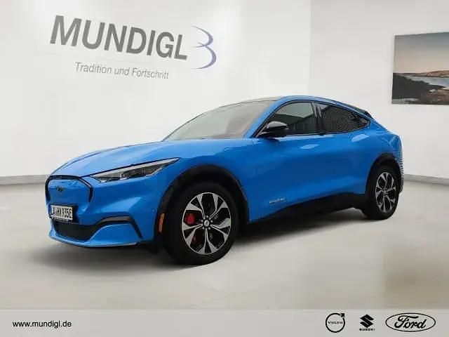 Blau Gebraucht 2024 Ford Mustang Mach-E Premium SUV | 59.950 € - Bild 1/4