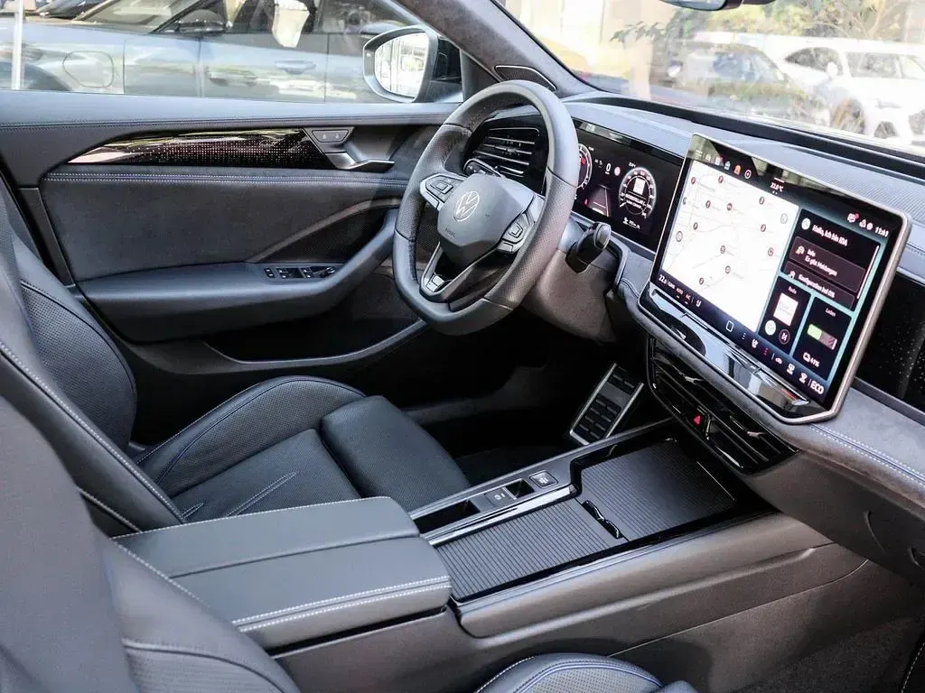 Gebraucht VW Passat R-line 272 PS (200 kW) 2025 Diabasgrau metallic Kombi