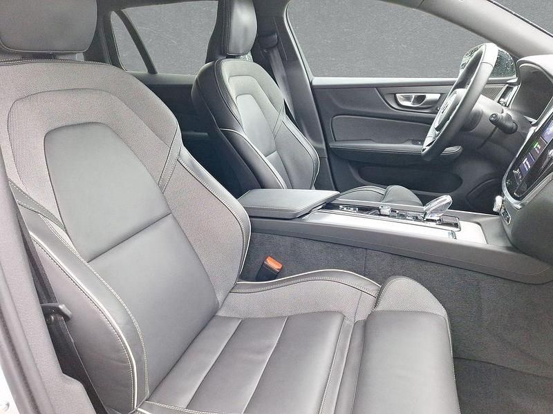 Gebraucht Volvo V60 Plus 197 PS (144 kW) 2025 Weiß Kombi