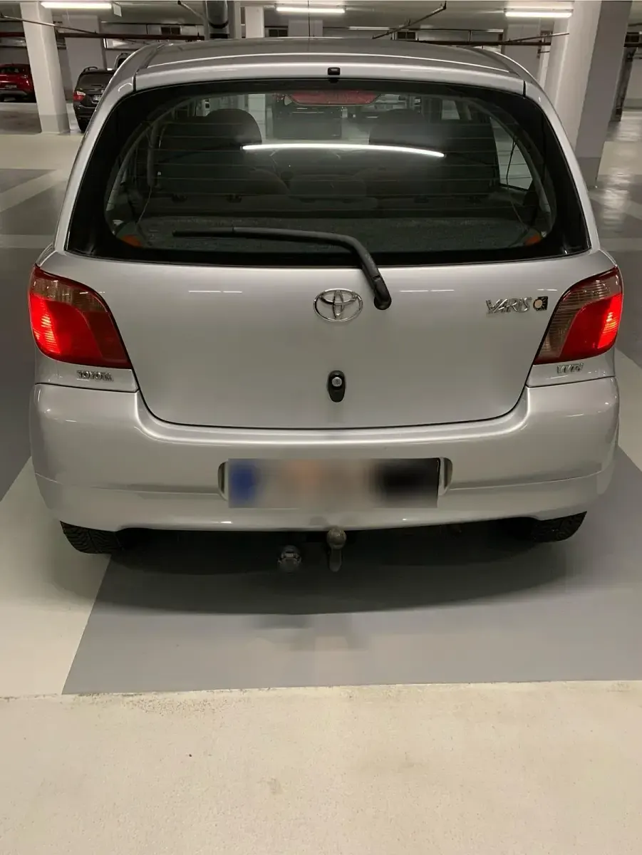 Gebraucht Toyota Yaris 86 PS (63 kW) 2000 Silber Kleinwagen