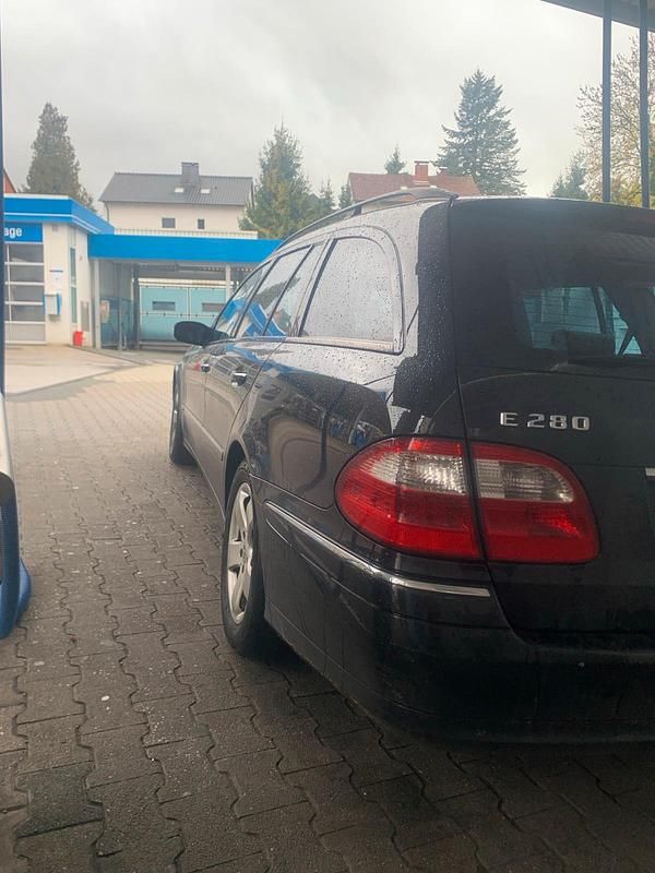 Schwarz Gebraucht 2005 Mercedes E280 Kombi | 1.599 € (Superpreis) - Bild 1/4