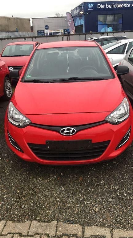 Gebraucht Hyundai i20 Edition 86 PS (63 kW) 2013 Rot Kleinwagen