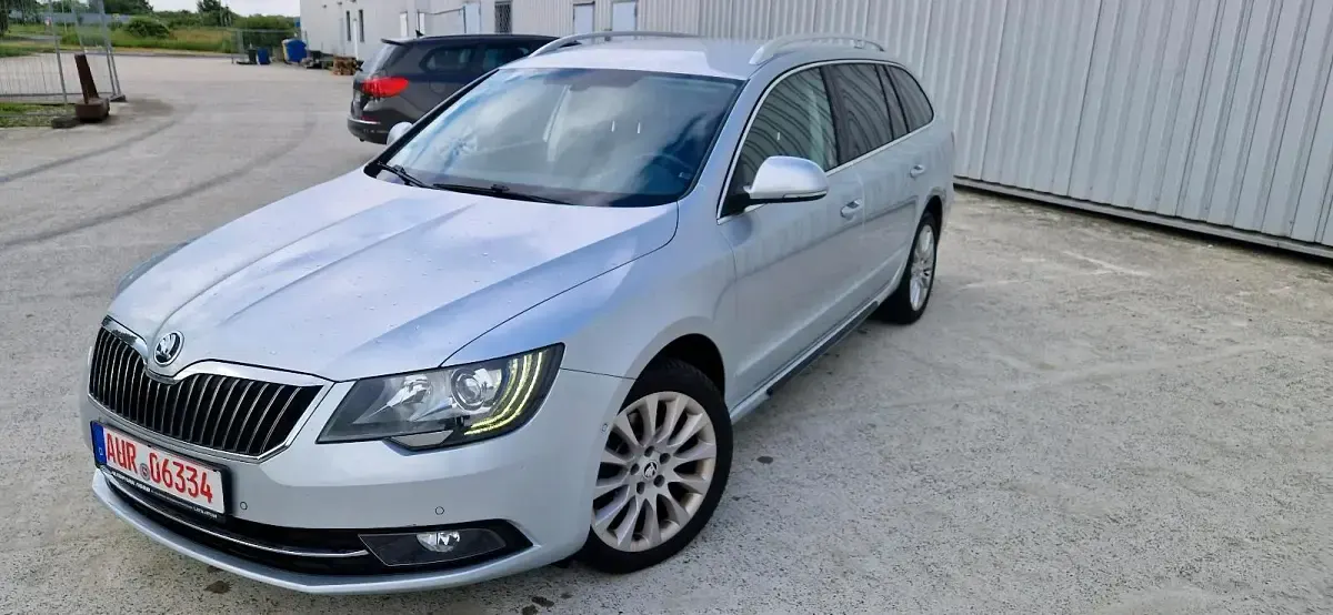 Gebraucht Skoda Superb 140 PS (102 kW) 2014 Silber Kombi