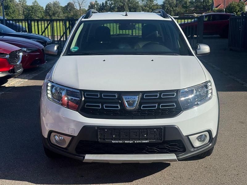 Weiß Gebraucht 2017 Dacia Logan MCV Celebration Kombi | 7.990 € (Fairer Preis) - Bild 1/4