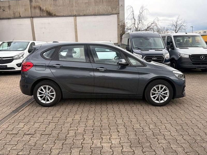 Gebraucht BMW 216 Advantage 116 PS (85 kW) 2020 Grau Kombi