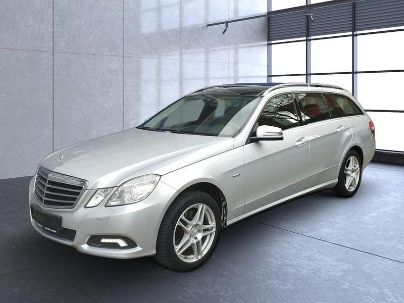 Silber Gebraucht 2010 Mercedes E350 Avantgarde Limousine | 11.900 € (Etwas zu teuer) - Bild 1/4