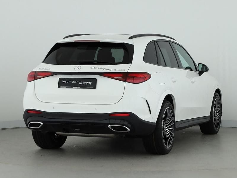 Gebraucht Mercedes GLC300 Night 258 PS (189 kW) 2024 Unilack polarweiß SUV