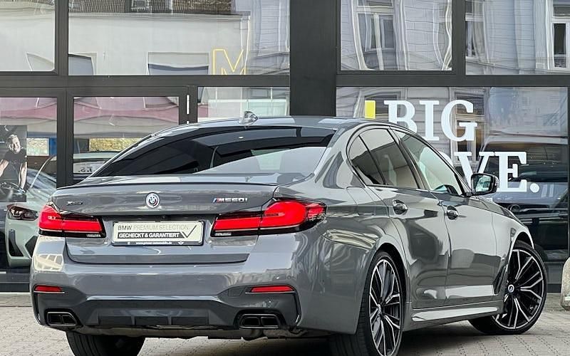 Gebraucht BMW M550 Shadowline 530 PS (389 kW) 2022 Grau Limousine