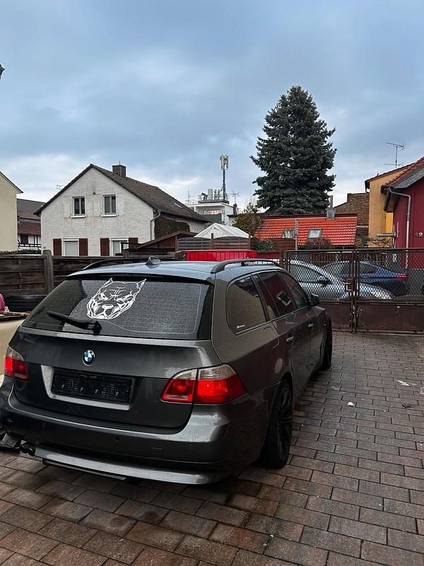 Gebraucht BMW 530 260 PS (191 kW) 2006 Grau Kombi
