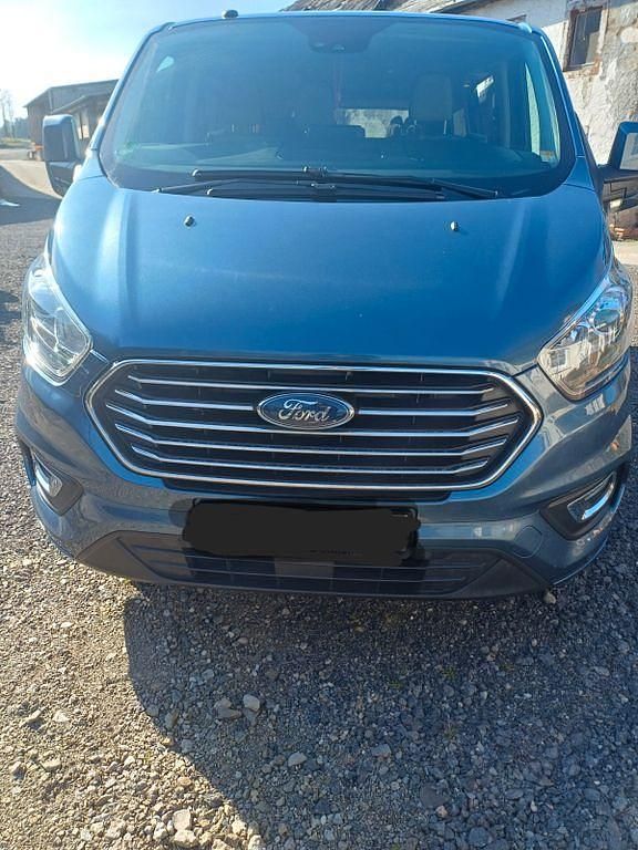 Gebraucht Ford Tourneo 131 PS (96 kW) 2018 Blau Van / Kleinbus