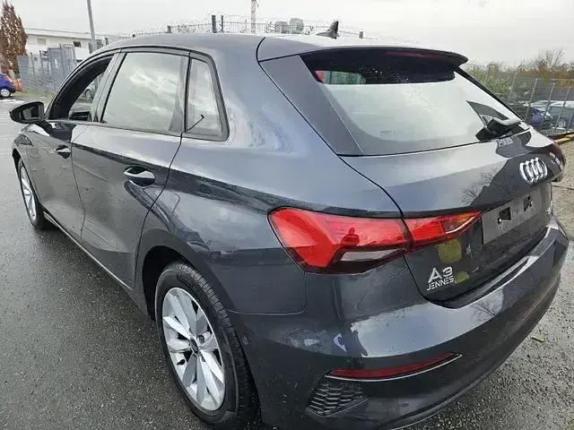 Używany Audi A3 Advanced Plus 160 KM (117 kW) 2023 Szary Sedan/Limuzyna