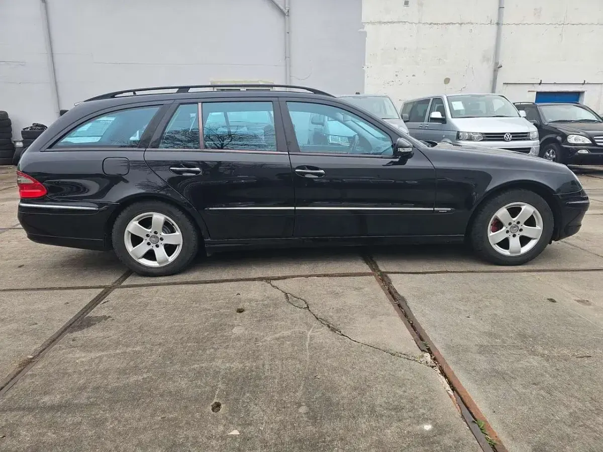 Gebraucht Mercedes E200 Avantgarde 184 PS (135 kW) 2007 Schwarz Limousine