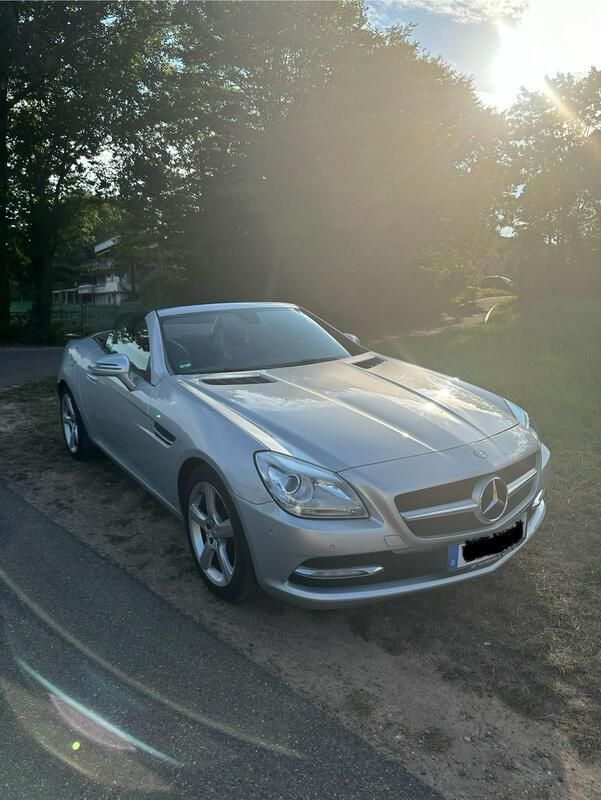 Silber Gebraucht 2011 Mercedes SLK200 Cabrio | 12.250 € - Bild 1/4