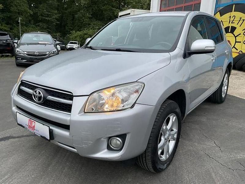 Silber Gebraucht 2009 Toyota RAV4 Limousine | 6.999 € - Bild 1/4