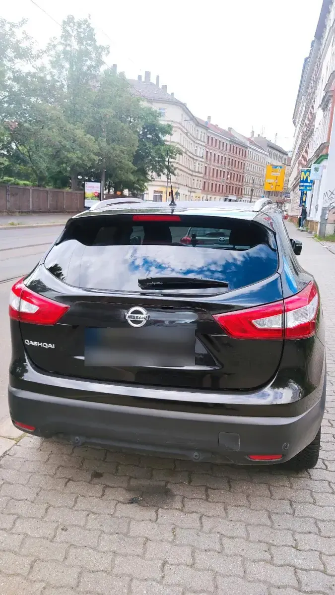 Gebraucht Nissan Qashqai 130 PS (95 kW) 2016 Schwarz SUV