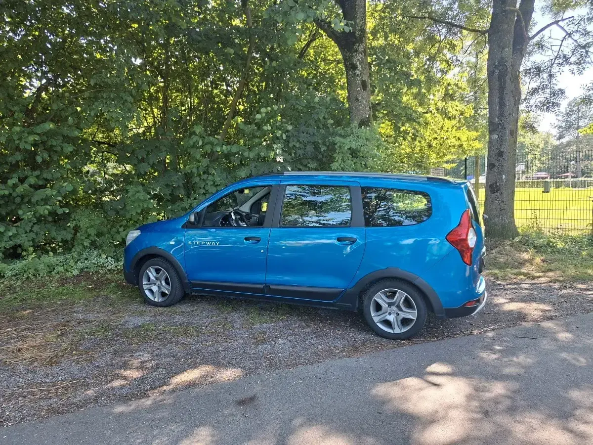 Gebraucht Dacia Lodgy Stepway 107 PS (78 kW) 2019 Blau Van / Kleinbus