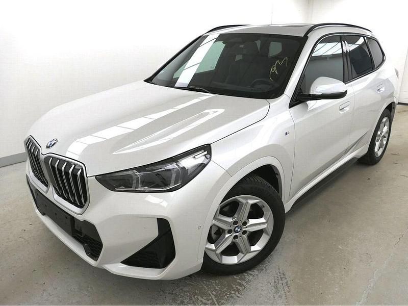 Mineralweiss metallic Gebraucht 2024 BMW X1 M Sport SUV | 38.900 € (Fairer Preis) - Bild 1/4