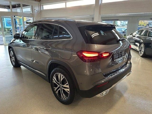 Gebraucht Mercedes GLA200 163 PS (119 kW) 2024 Mountaingrau SUV