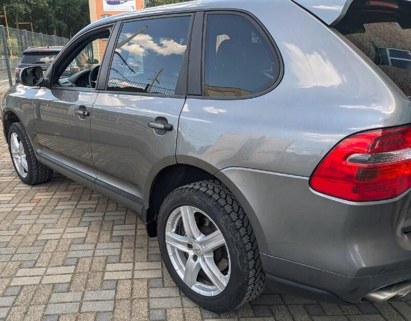 Grau Gebraucht 2009 Porsche Cayenne SUV | 13.500 € (Fairer Preis) - Bild 1/4